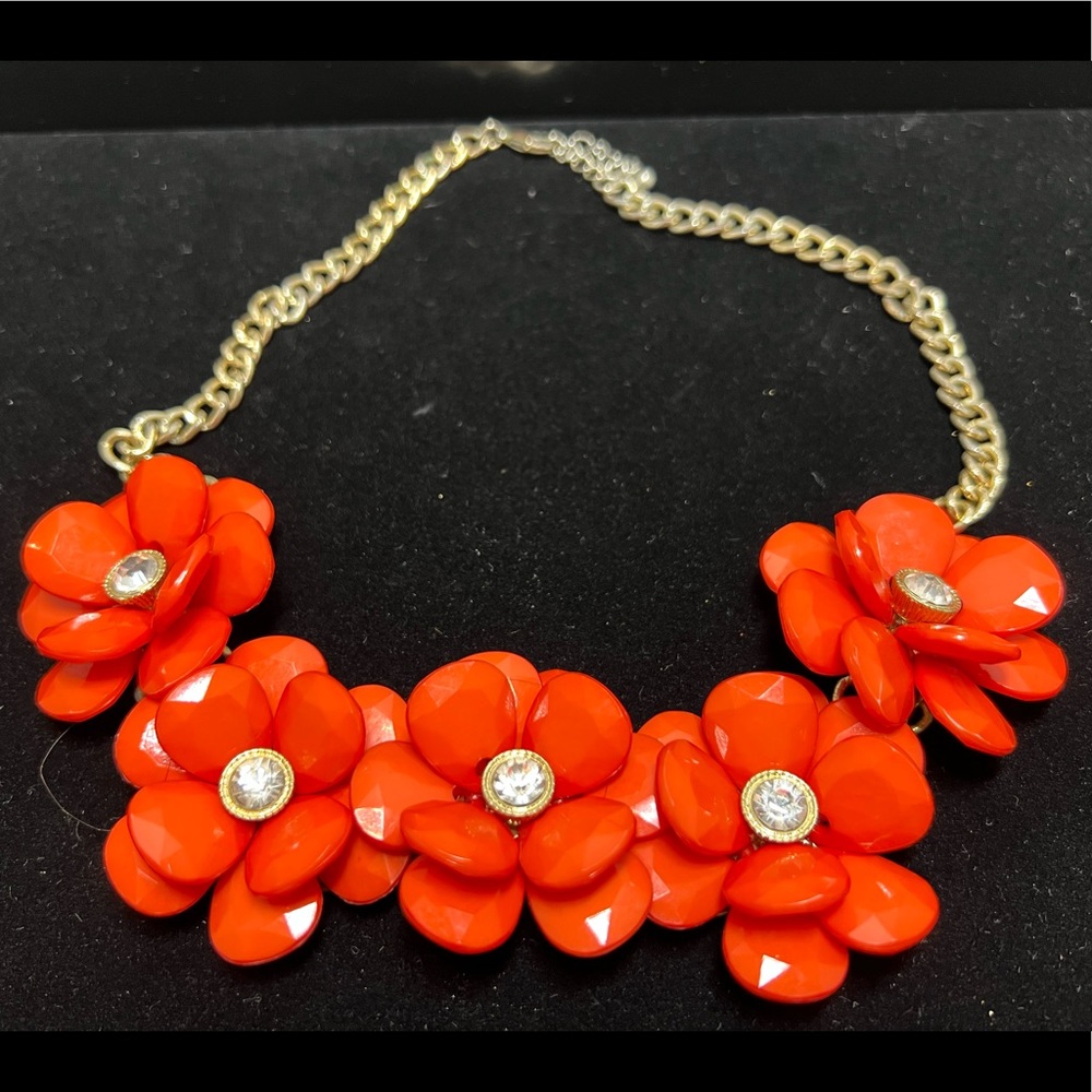 Costume Jewelry NECKLACE with adjustable chain.